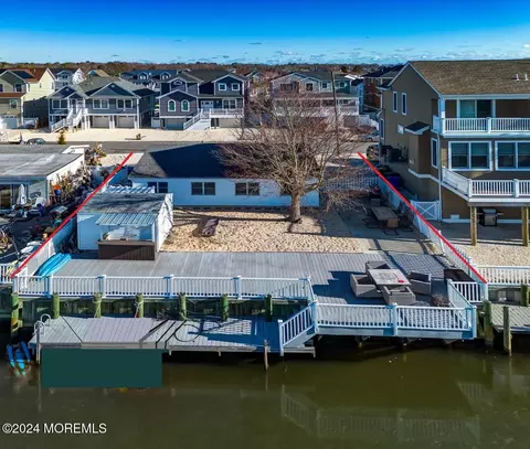 129 Lawrence Dr, Beach Haven West, NJ 08050