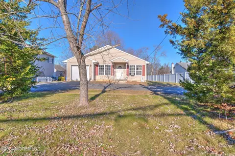 14 Water St, Englishtown, NJ 07726