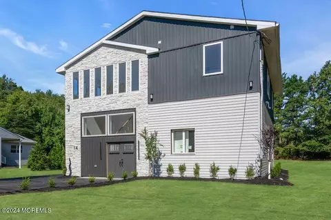 14 Sylvan Blvd, Howell, NJ 07731
