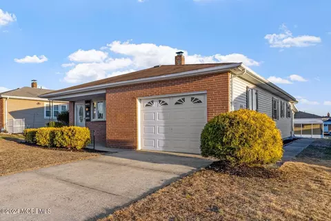 53 Puerto Vallarta St, Toms River, NJ 08757