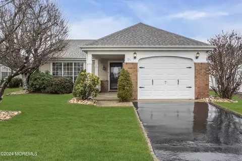 6 Greenwich Ave, Manchester, NJ 08759