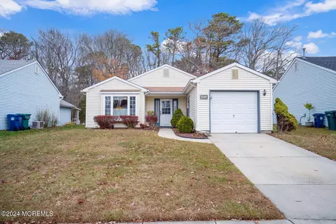205 Danbury Dr, Little Egg Harbor, NJ 08087
