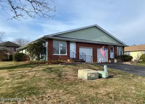 22 Magnolia Rd, Manahawkin, NJ 08050