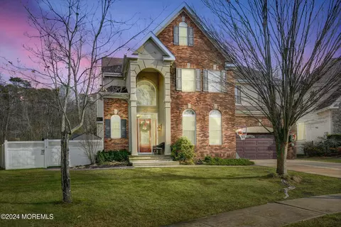7 Rockspray Ct, Howell, NJ 07731