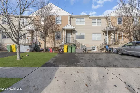 7 Ford Ave, Lakewood, NJ 08701