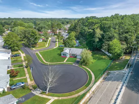 80 Gladiola Ct, Lakewood, NJ 08701