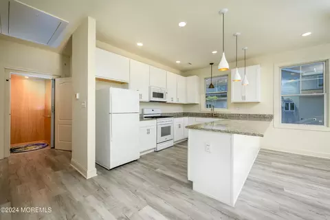 Entry Way - 103 Atlantic Ave, Waretown, NJ 08758 photo 2 of 4