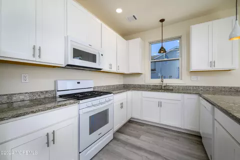 Kitchen - 103 Atlantic Ave, Waretown, NJ 08758 photo 2 of 3
