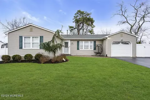 365 Delaware Dr, Brick, NJ 08723