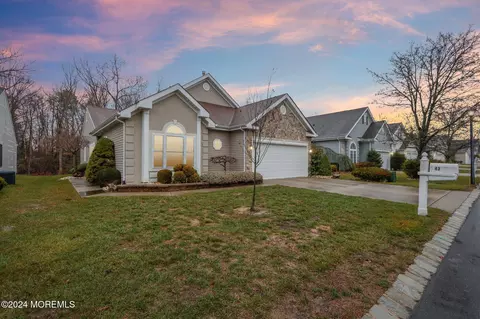 43 Spyglass Dr, Jackson, NJ 08527