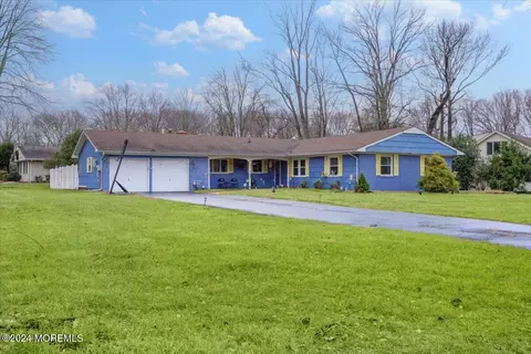 3 Wayne Ct, Manalapan, NJ 07726