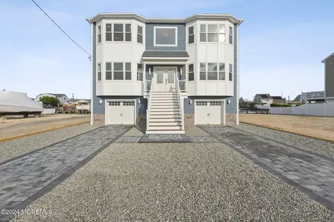 47 Rosalyn Dr, Manahawkin, NJ 08050