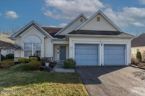 11 Morning Glory Ln, Lakewood, NJ 08701