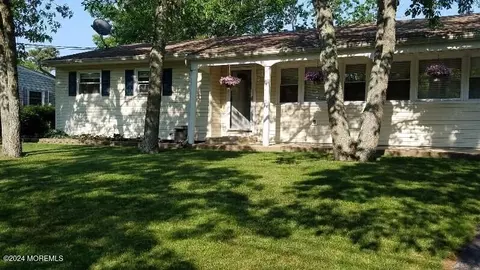 48 Larch Dr, Toms River, NJ 08753