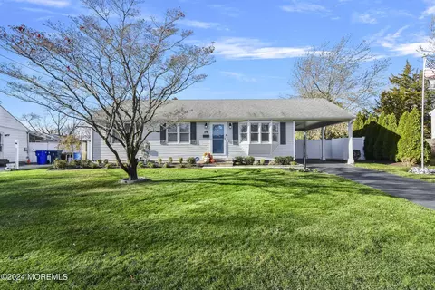 216 Wedgewood Dr, Toms River, NJ 08753