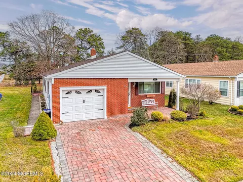 177 Cabrillo Blvd, Toms River, NJ 08757