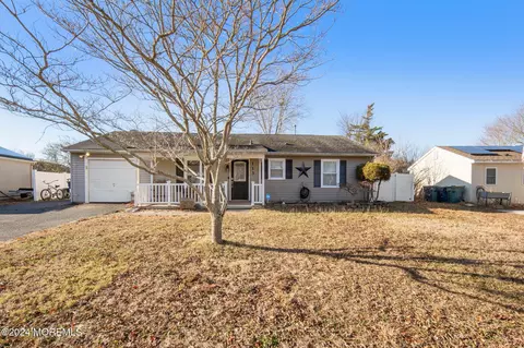 113 Cayuga Lake Dr, Little Egg Harbor, NJ 08087