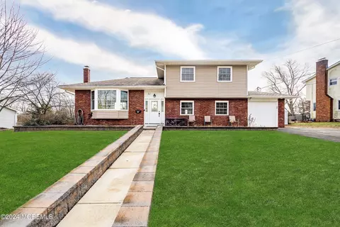 31 Springhill Dr, Howell, NJ 07731