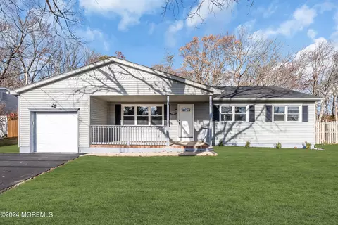 1184 Cottonwood Dr, Toms River, NJ 08753
