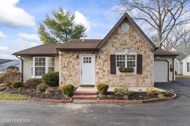 41 Ivy Ridge Close Close #1000, Freehold, NJ 07728