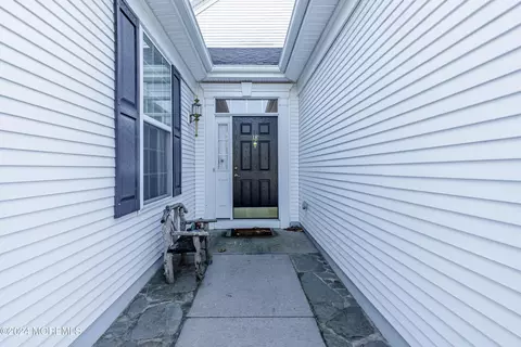 Entry Way - 18 Brattleboro Rd, Jackson, NJ 08527 photo 1 of 3