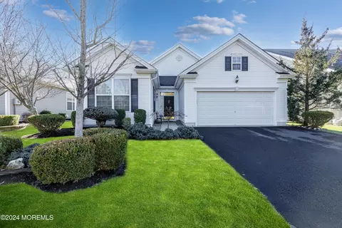 18 Brattleboro Rd, Jackson, NJ 08527