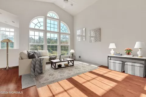 Living - 18 Brattleboro Rd, Jackson, NJ 08527 photo 2 of 4