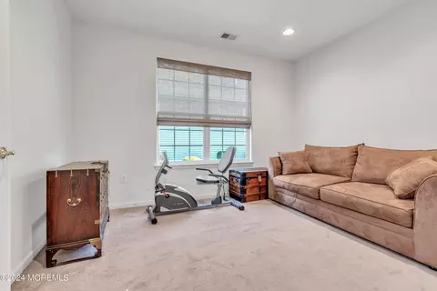 Bedroom - 18 Brattleboro Rd, Jackson, NJ 08527 photo 5 of 6