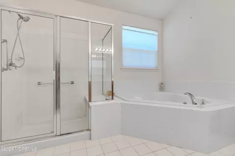 Bath - 18 Brattleboro Rd, Jackson, NJ 08527 photo 4 of 5