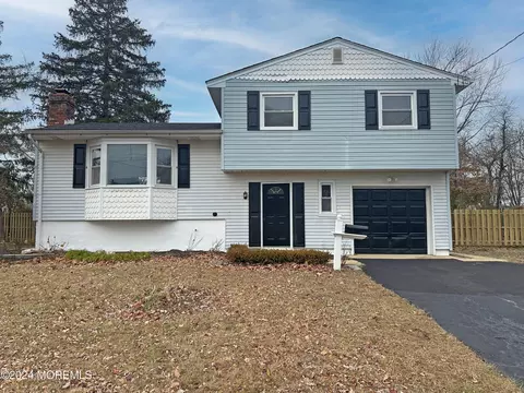 11 Calt Dr, Hazlet, NJ 07730