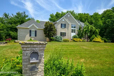 110 Lions Ct, Freehold, NJ 07728