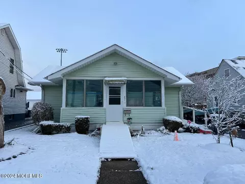 21 Woolley Ave, Long Branch, NJ 07740