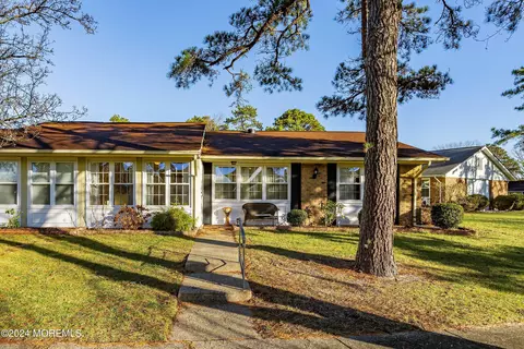 24 Edinburgh Ln # B, Manchester, NJ 08759