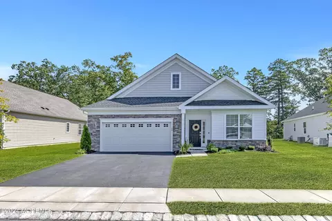 Exterior - 48 Woodside Ln, Whiting, NJ 08759 photo 4 of 6