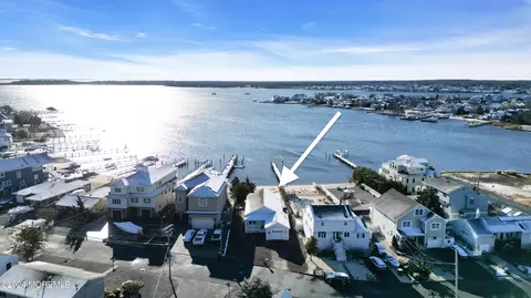 141 Pinewood Rd, Toms River, NJ 08753