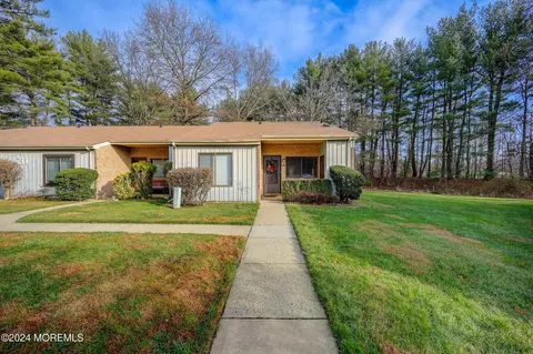 211 Covered Bridge Blvd #F, Manalapan, NJ 07726