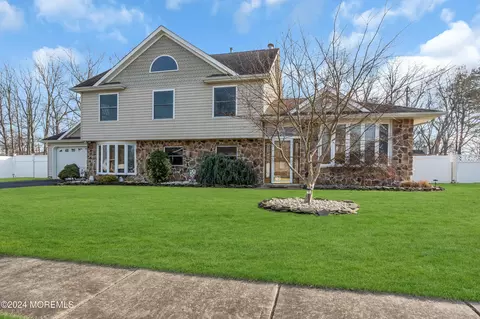 63 Sunset Dr, Howell, NJ 07731