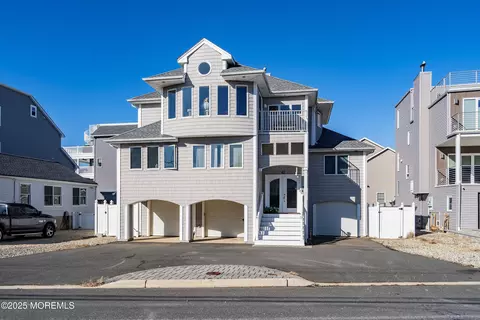 42 Bay Breeze Dr, Toms River, NJ 08753