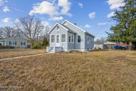 601 Maple St, Lakehurst, NJ 08733