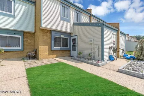 6 Chatham Ct, Brick, NJ 08724