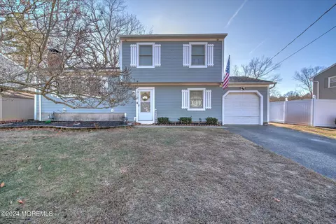 6 Grouse Dr, Bayville, NJ 08721