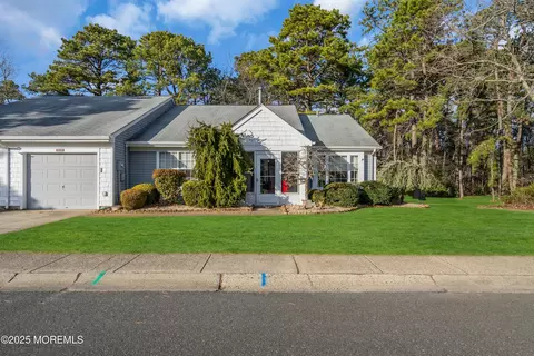 1113 Thornbury Ln # B, Manchester, NJ 08759