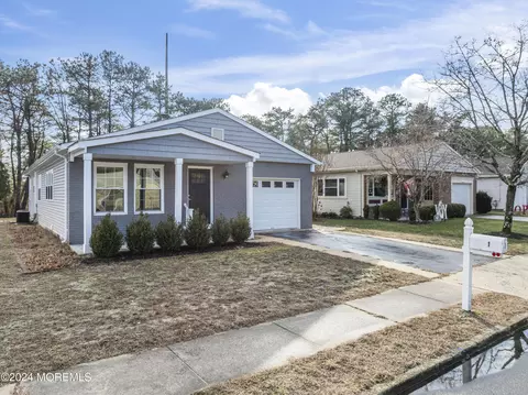 1 S Point Ct, Toms River, NJ 08757
