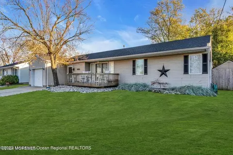 1007 Pensacola Rd, Forked River, NJ 08731