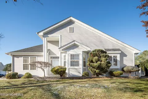 10 Sandy Bottom Ln, Barnegat, NJ 08005