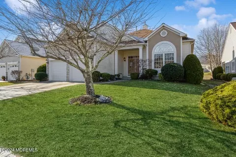 3 Strathmere St, Waretown, NJ 08758