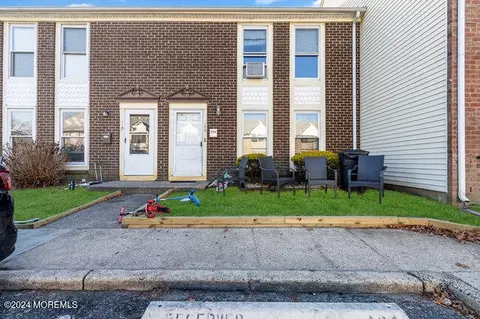 108 Stratford Pl, Lakewood, NJ 08701