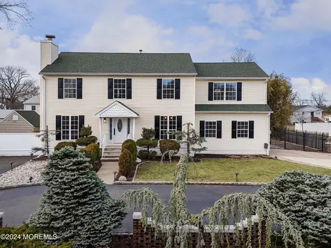 20 Illinois Ave, Port Monmouth, NJ 07758