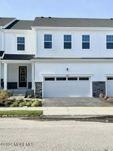 175 Woolley Ct, Ocean Twp, NJ 07755