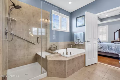 Bath - 46 Ship Bottom Ln, Waretown, NJ 08758 photo 2 of 3